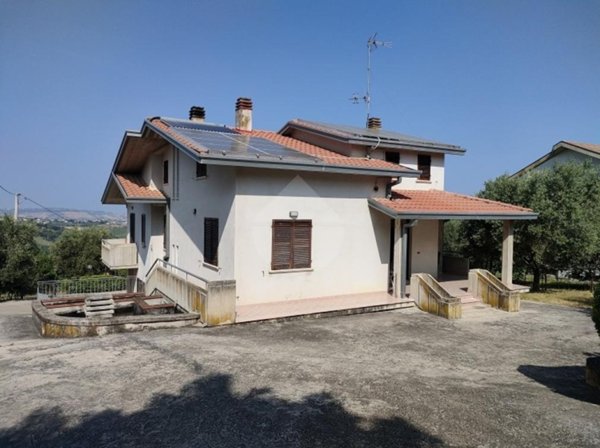 casa indipendente in vendita a Teramo in zona Poggio Cono