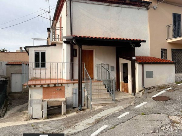 casa indipendente in vendita a Teramo in zona Magnanella