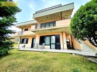 casa indipendente in vendita a Teramo in zona Centro Città