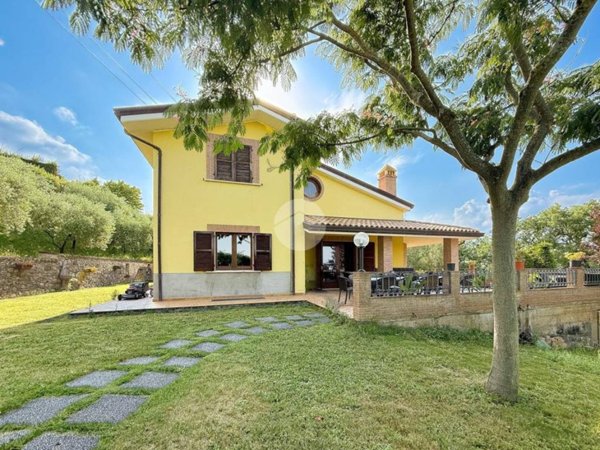 casa indipendente in vendita a Teramo