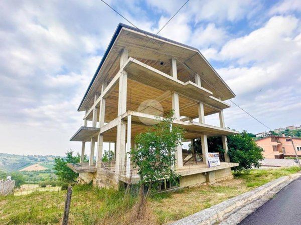 casa indipendente in vendita a Teramo in zona Varano