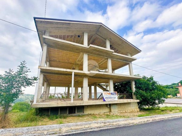 casa indipendente in vendita a Teramo in zona Varano