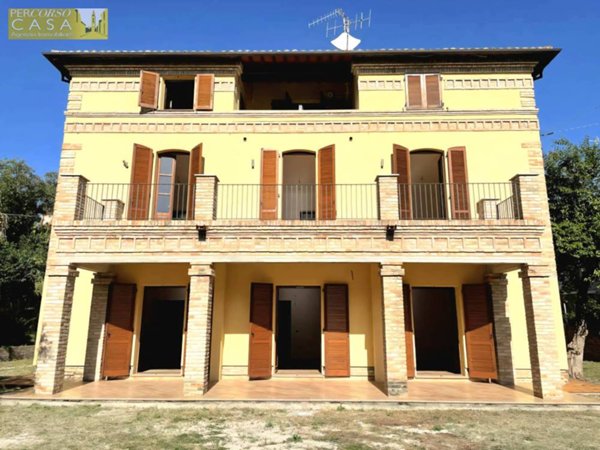 casa indipendente in vendita a Teramo in zona Centro Città
