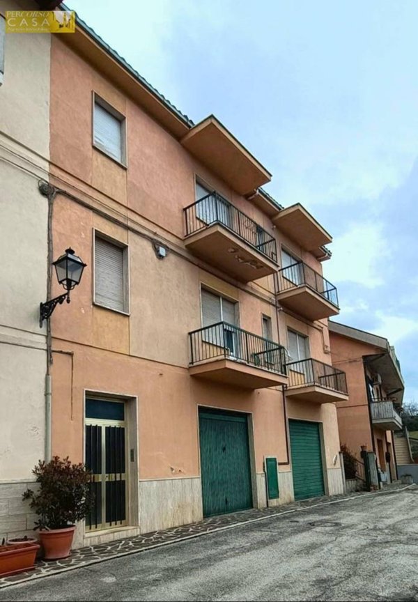 intera palazzina in vendita a Teramo in zona Rocciano