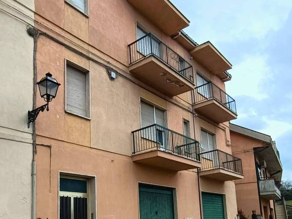 casa indipendente in vendita a Teramo in zona Rocciano