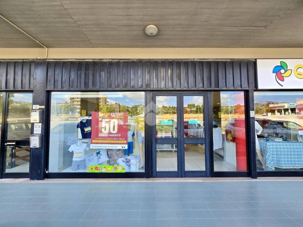 negozio in vendita a Teramo in zona San Nicolò a Tordino