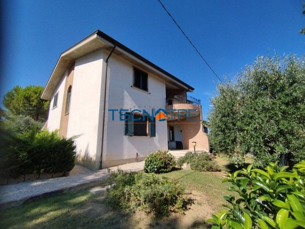 casa indipendente in vendita a Teramo