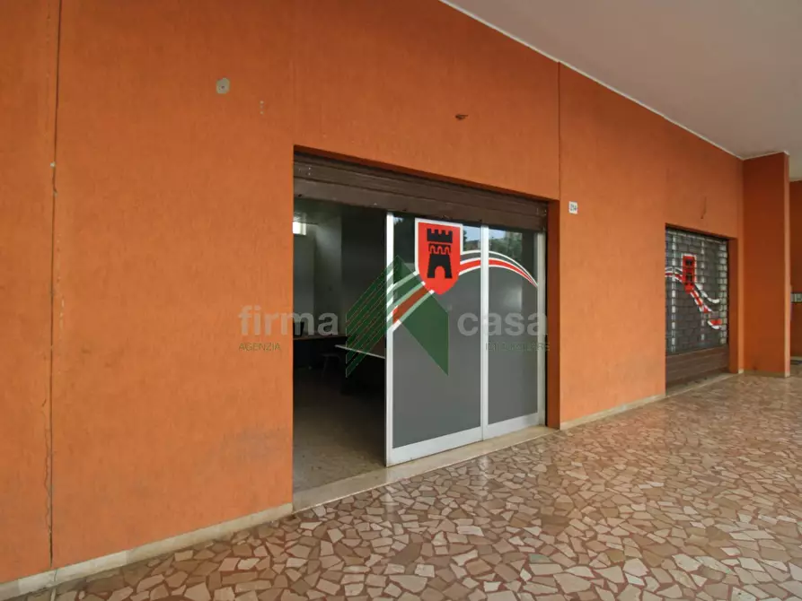locale commerciale in vendita a Teramo in zona San Nicolò a Tordino
