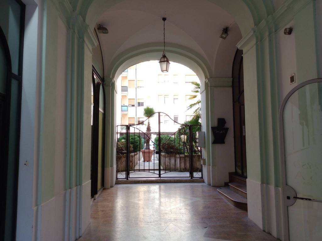 negozio in vendita a Teramo in zona Centro Città