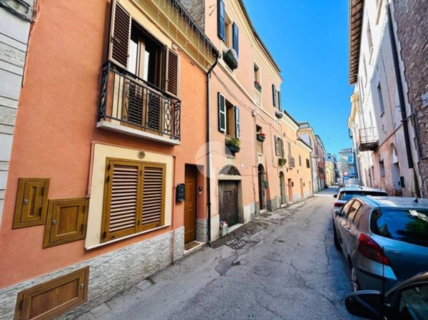 casa indipendente in vendita a Teramo in zona Centro Città