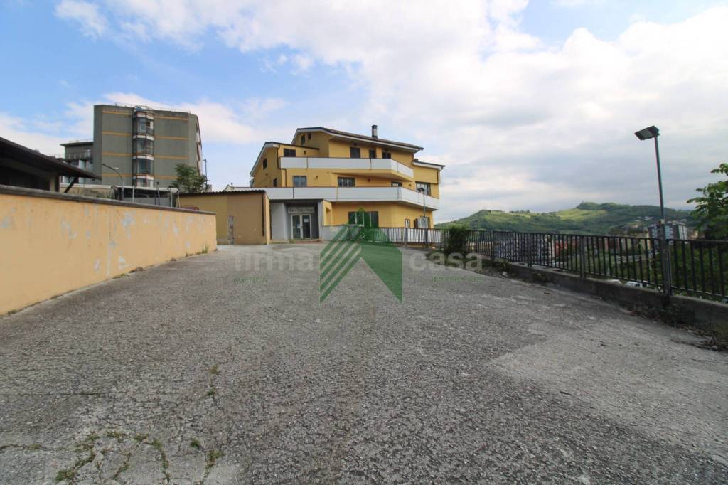 locale commerciale in vendita a Teramo in zona Centro Città