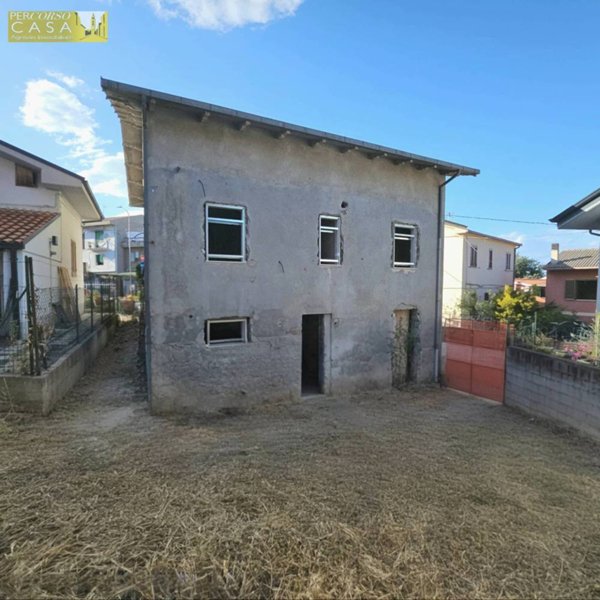 casa indipendente in vendita a Teramo in zona Villa Vomano