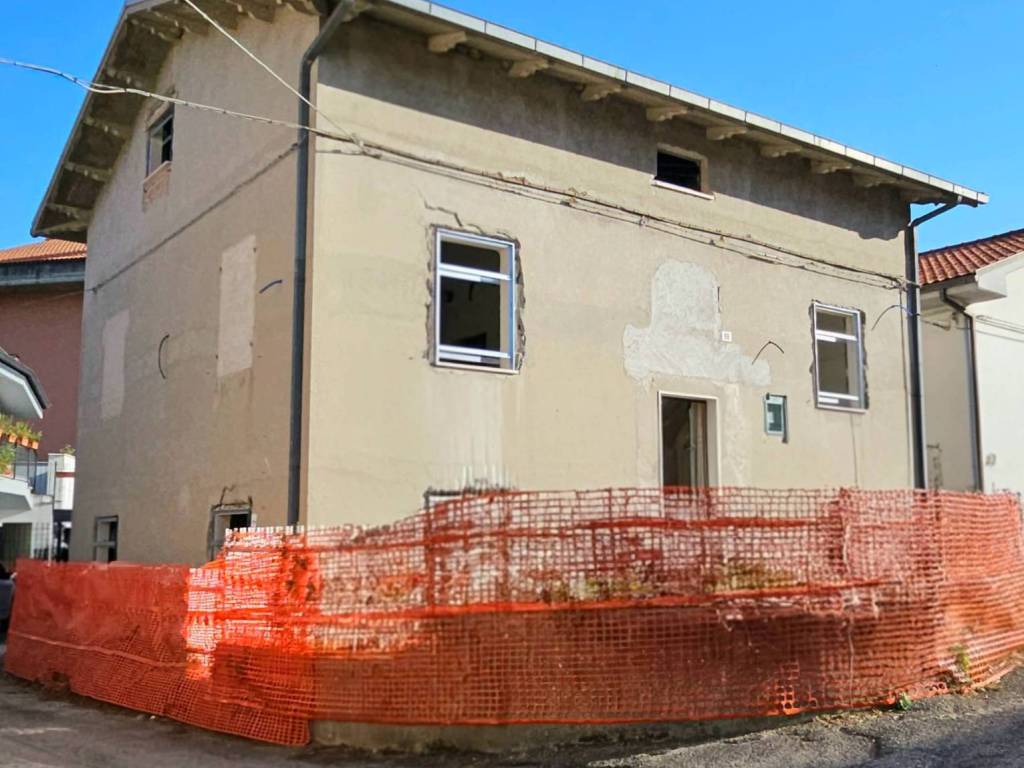 casa indipendente in vendita a Teramo in zona Villa Vomano