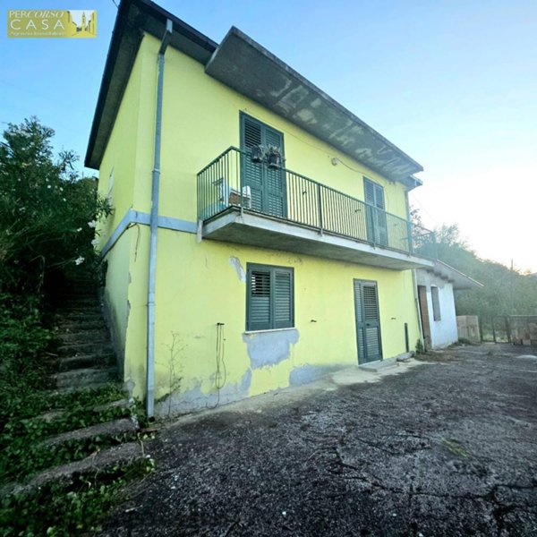 casa indipendente in vendita a Teramo in zona Villa Vomano