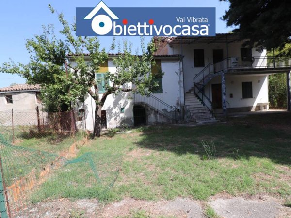 casa indipendente in vendita a Teramo in zona Centro Città