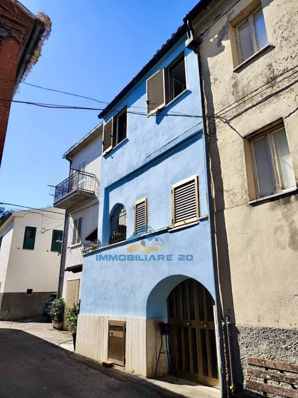casa indipendente in vendita a Teramo in zona Rocciano