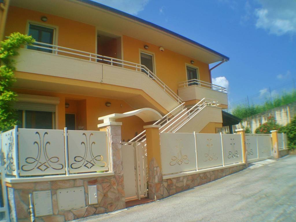 casa indipendente in vendita a Teramo in zona Valle San Giovanni
