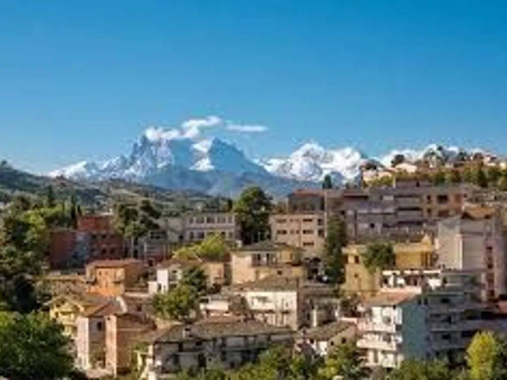 casa indipendente in vendita a Teramo