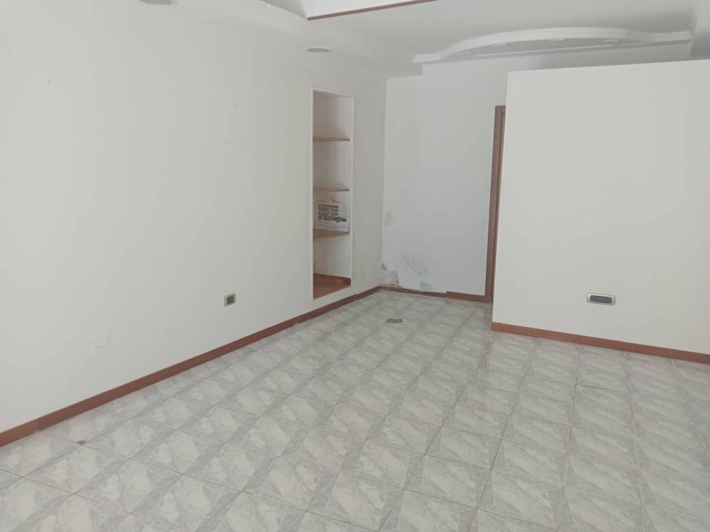 negozio in vendita a Teramo in zona Centro Città