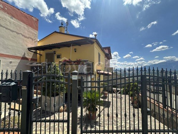 casa indipendente in vendita a Teramo
