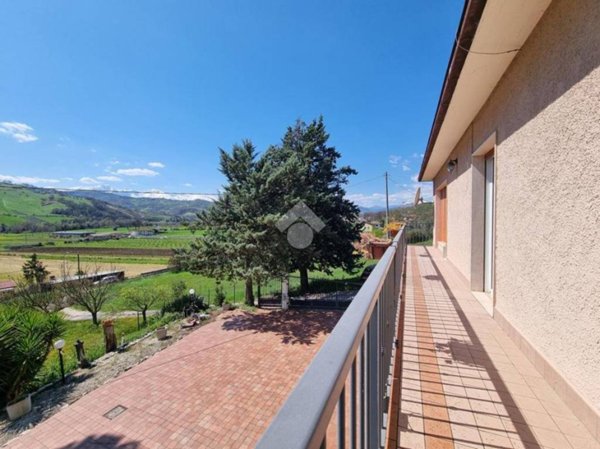 casa indipendente in vendita a Teramo in zona Villa Vomano