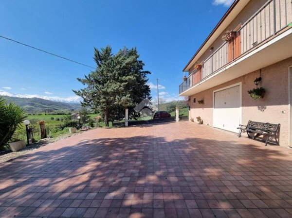 casa indipendente in vendita a Teramo in zona Villa Vomano