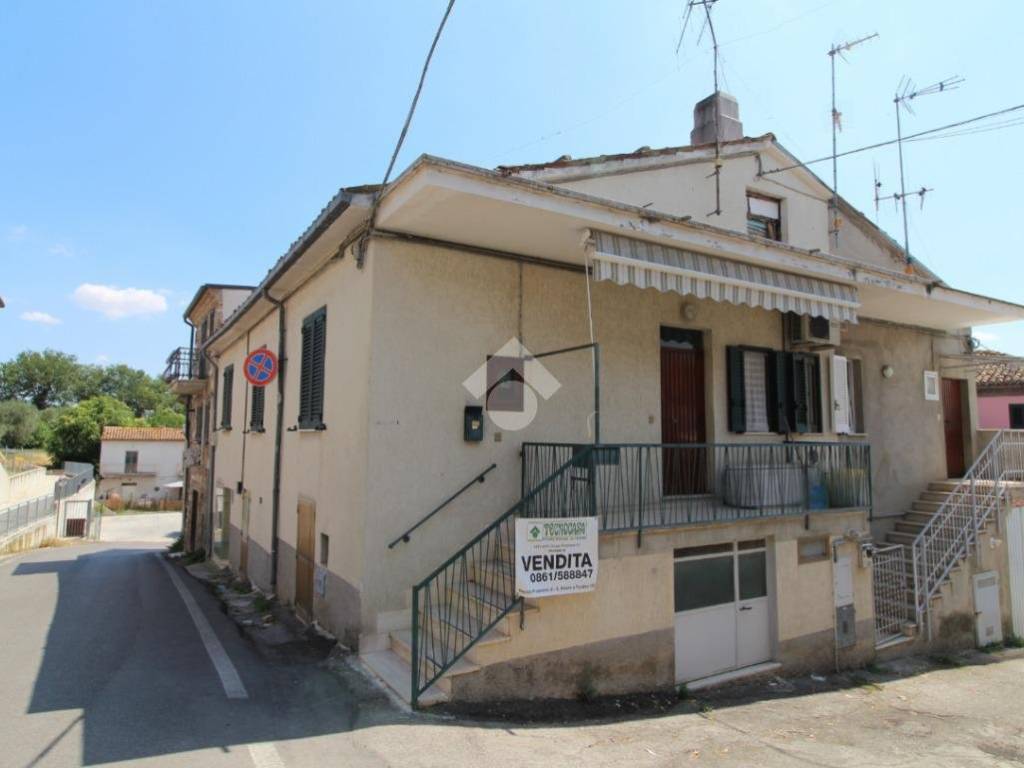 casa indipendente in vendita a Teramo in zona Nepezzano