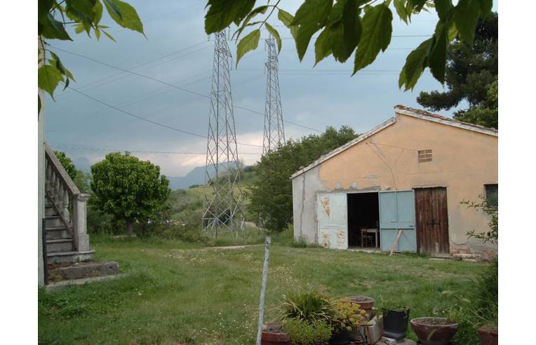 casa indipendente in vendita a Teramo in zona Osservatorio Collurania