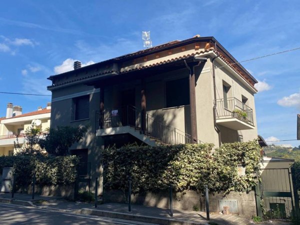 casa indipendente in vendita a Teramo in zona Centro Città