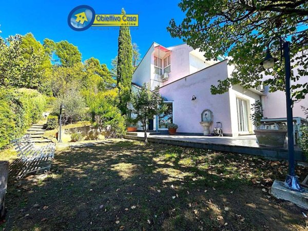 casa indipendente in vendita a Teramo in zona Centro Città