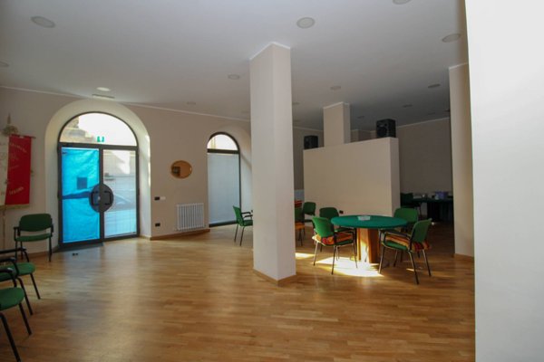 locale commerciale in vendita a Teramo in zona Centro Città