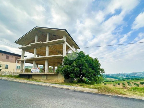 casa indipendente in vendita a Teramo in zona Varano