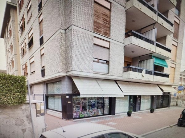 locale commerciale in vendita a Teramo in zona Centro Città