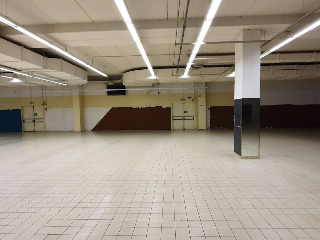 negozio in vendita a Teramo in zona Piano D'Accio