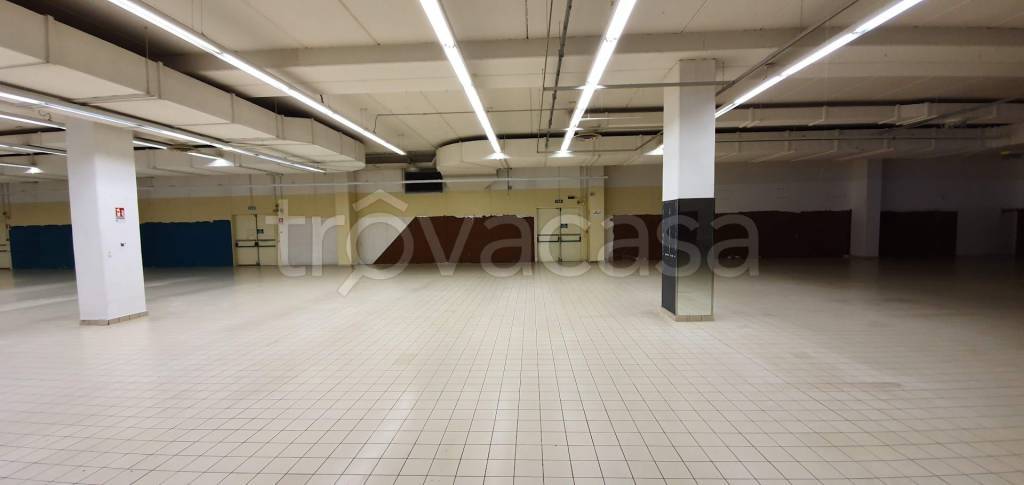 negozio in vendita a Teramo in zona Piano D'Accio