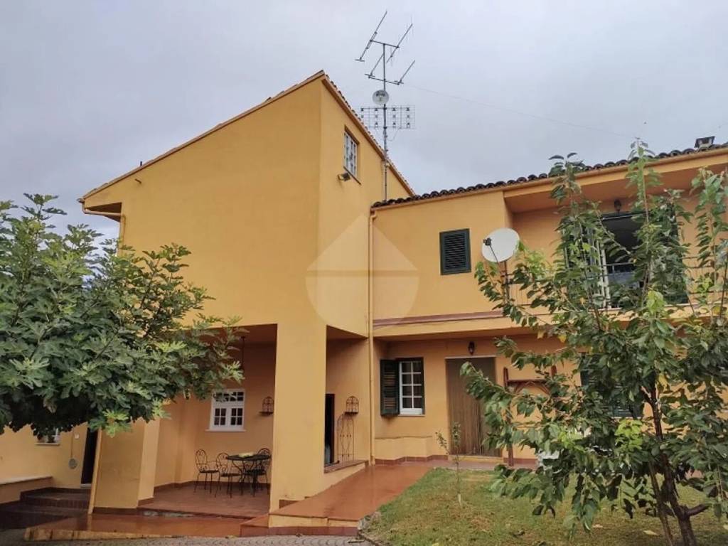 casa indipendente in vendita a Teramo in zona Frondarola