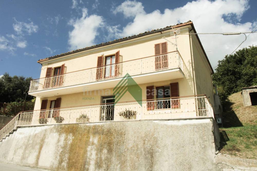 casa indipendente in vendita a Teramo