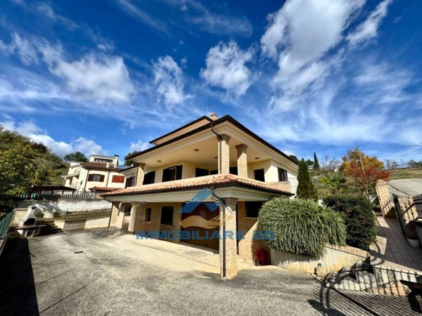 casa indipendente in vendita a Teramo