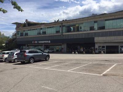 negozio in vendita a Teramo in zona Piano D'Accio