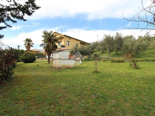 casa indipendente in vendita a Teramo in zona Nepezzano