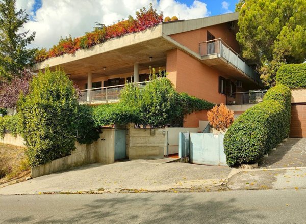 casa indipendente in vendita a Teramo