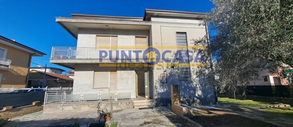 casa indipendente in vendita a Teramo in zona Centro Città