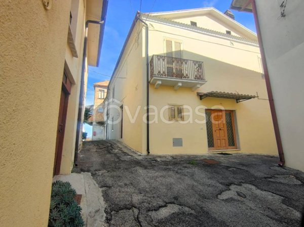casa indipendente in vendita a Teramo in zona Varano