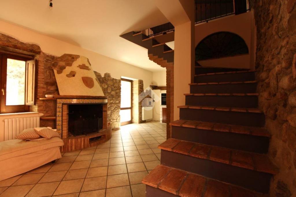 casa indipendente in vendita a Teramo in zona Centro Città