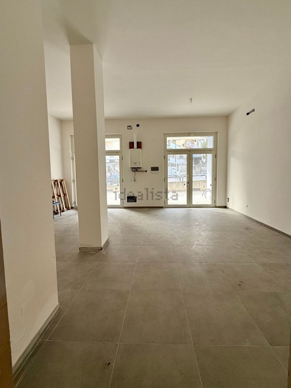 locale commerciale in vendita a Teramo