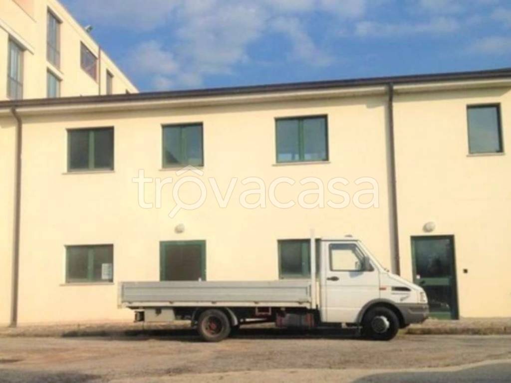 ufficio in vendita a Teramo in zona Putignano