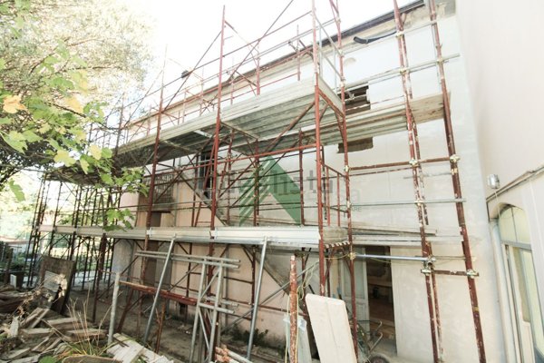 casa indipendente in vendita a Teramo in zona Tordinia