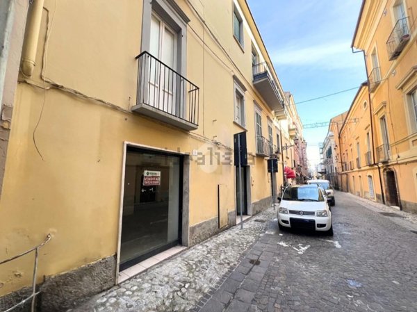 locale commerciale in vendita a Teramo