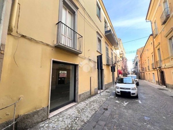 negozio in vendita a Teramo