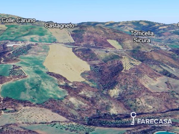 casa indipendente in vendita a Teramo in zona Tordinia